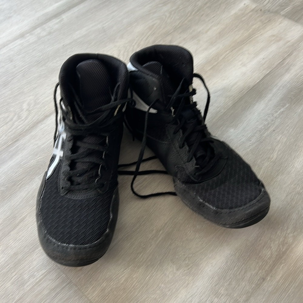 ASICS  Wrestling 🤼 Shoes Men Sz 10 black and white - Picture 3 of 5